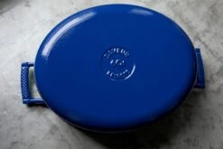 Saveur Selects Braadpan Ovaal Voyage - Classic Blue - ø 30 Cm - Geëmailleerde Anti-aanbaklaag 9 Saveur Selects Braadpan Ovaal Voyage - Classic Blue - ø 30 Cm - Geëmailleerde Anti-aanbaklaag -Keukenbenodigdheden Winkel 1 5 16 scaled 1