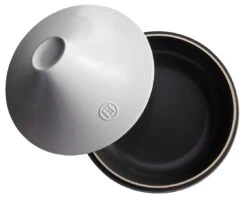 Emile Henry Tajine Delight - Zwart / Wit - Inductie - ø 33.5 Cm / 4 Liter 10 Emile Henry Tajine Delight - Zwart / Wit - Inductie - ø 33.5 Cm / 4 Liter -Keukenbenodigdheden Winkel 3289317766329 4