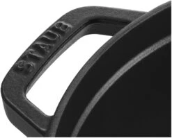 Staub Braadpan / Cocotte - Zwart - ø 26 Cm / 5.2 Liter 9 Staub Braadpan / Cocotte - Zwart - ø 26 Cm / 5.2 Liter -Keukenbenodigdheden Winkel 40500 241 0 7 4