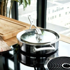 Demeyere Hapjespan Industry 5 - ø 24 Cm / 2.8 Liter + Deksel -Keukenbenodigdheden Winkel 40850 681 0 Lifestyle Image Product OS 750x750 1 1