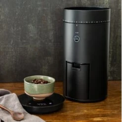 Wilfa Koffiemolen / Bonenmaler - Met Weegschaal - Uniform Black -Keukenbenodigdheden Winkel Coffee Grinder Uniform WSFBS 100B Scale Environment Sqr 638da56e056e61.66001273