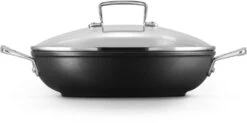 Le Creuset Hapjespan Met Deksel - Les Forgées TNS - ø 26 Cm / 2.7 Liter - Standaard Anti-aanbaklaag -Keukenbenodigdheden Winkel LC 20190624 ZS PS FS 51107260010502 003