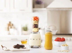 SMEG Smoothie Blender - Compact - Creme - 600 Ml - PBF01CREU -Keukenbenodigdheden Winkel WEB PBF01CREU L01.eps