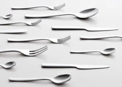 Alessi Tafelvork Ovale - REB09/2 - Door Ronan & Erwan Bouroullec -Keukenbenodigdheden Winkel dezeen Ovale cutlery by Ronan and Erwan Bouroullec for Alessi 12 1 1