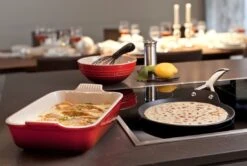 Le Creuset Pannenkoekenpan Les Forgées TNS - ø 24 Cm - Standaard Anti-aanbaklaag -Keukenbenodigdheden Winkel le creuset pannenkoekenpan sfeer 1