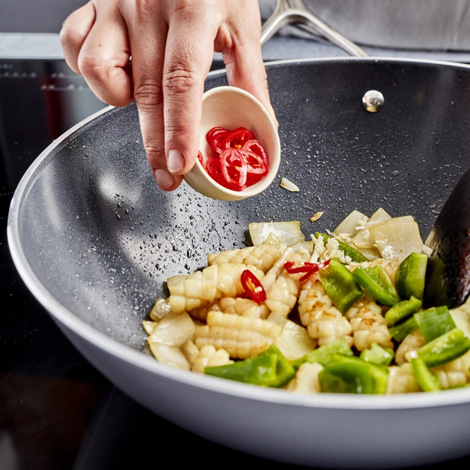 Demeyere Wokpan Alu Pro 5 - Ceraforce - ø 30 Cm - Keramische Anti-aanbaklaag 3 Demeyere Wokpan Alu Pro 5 - Ceraforce - ø 30 Cm - Keramische Anti-aanbaklaag - Afbeelding 3