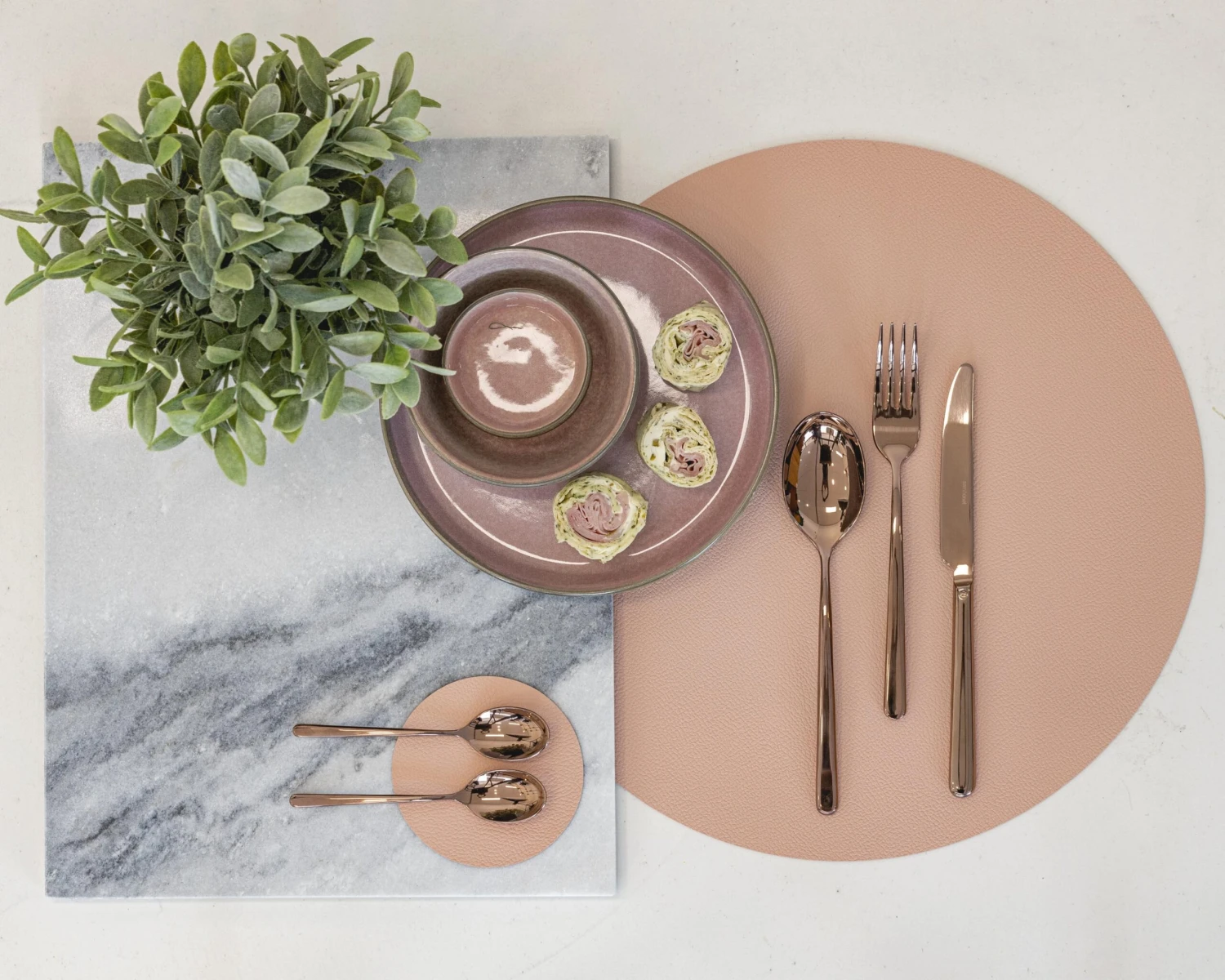 Jay Hill Placemats - Vegan Leer - Grijs / Roze - Dubbelzijdig - ø 38 Cm - 6 Stuks 3 Jay Hill Placemats - Vegan Leer - Grijs / Roze - Dubbelzijdig - ø 38 Cm - 6 Stuks - Afbeelding 3