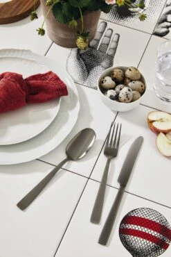 Sambonet Bestekset Flat - Zwart - 24 Delig / 6 Personen 9 Sambonet Bestekset Flat - Zwart - 24 Delig / 6 Personen -Keukenbenodigdheden Winkel sambonet bestekset flat zwart sfeer3