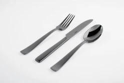 Sambonet Bestekset Flat - Zwart - 24 Delig / 6 Personen 10 Sambonet Bestekset Flat - Zwart - 24 Delig / 6 Personen -Keukenbenodigdheden Winkel sambonet bestekset flat zwart sfeer4