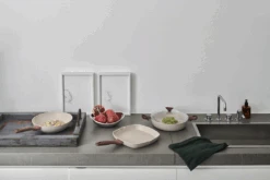 Sambonet Grillpan Rock 'n' Rose - Creme - 28 X 28 Cm - Standaard Anti-aanbaklaag -Keukenbenodigdheden Winkel sambonet rock n rose sfeer4 1