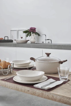 Sambonet Braadpan Rock 'n' Rose - Creme - ø 24 Cm / 4.5 Liter - Standaard Anti-aanbaklaag 10 Sambonet Braadpan Rock 'n' Rose - Creme - ø 24 Cm / 4.5 Liter - Standaard Anti-aanbaklaag -Keukenbenodigdheden Winkel sambonet rock n rose sfeer7