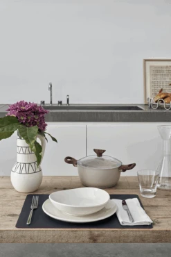 Sambonet Braadpan Rock 'n' Rose - Creme - ø 24 Cm / 4.5 Liter - Standaard Anti-aanbaklaag 12 Sambonet Braadpan Rock 'n' Rose - Creme - ø 24 Cm / 4.5 Liter - Standaard Anti-aanbaklaag -Keukenbenodigdheden Winkel sambonet rock n rose sfeer9