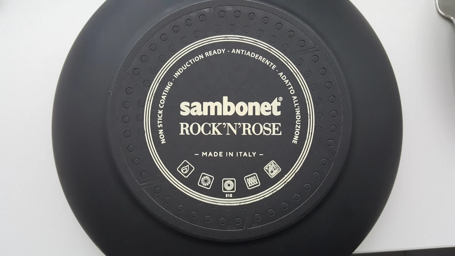 Sambonet Braadpan Rock 'n' Rose - Creme - ø 24 Cm / 4.5 Liter - Standaard Anti-aanbaklaag 7 Sambonet Braadpan Rock 'n' Rose - Creme - ø 24 Cm / 4.5 Liter - Standaard Anti-aanbaklaag - Afbeelding 7