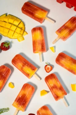 Sareva IJsjesmaker - 10 Ijsjes - Rood - Siliconen - Easy Release - Herbruikbaar 8 Sareva IJsjesmaker - 10 Ijsjes - Rood - Siliconen - Easy Release - Herbruikbaar -Keukenbenodigdheden Winkel sareva ijsjesmaker